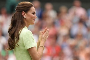 saludó junto a la familia real desde el balcón de Buckingham (+Fotos +Video)