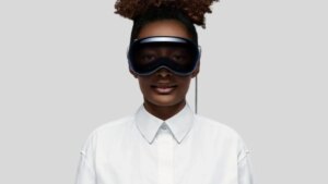 ¿Unas Vision Pro baratas? Estos son los planes de Apple para su dispositivo más top