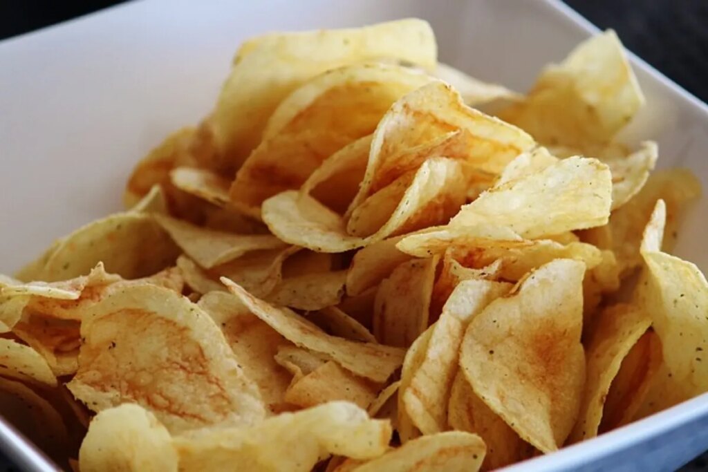 ¿El fin de las patatas fritas con sabor a jamón? La Unión Europea las prohibirá por este motivo