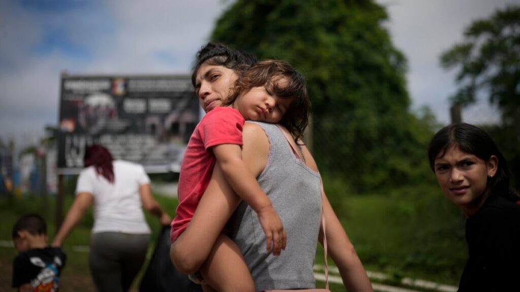 ¿Migrar o no? Algunos venezolanos dicen que esa decisión depende de resultado de elecciones de julio