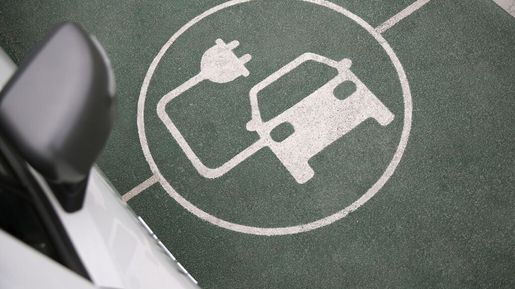 ¿Qué hay detrás del notable incremento en las ventas de autos eléctricos?