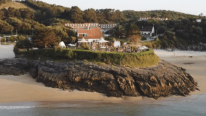 vistas al mar Cantábrico, buena gastronomía y cerca de la playa