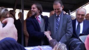 Mirá qué foto, el incómodo cruce entre Luis Lacalle Pou y Guido Manini Ríos