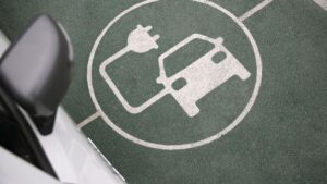 ¿Qué hay detrás del notable incremento en las ventas de autos eléctricos?