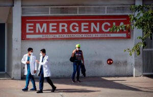 2 horas esperan en emergencias pacientes con neumonía para tratamiento