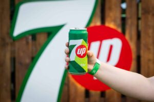 7UP estrenó imagen con propósito sostenible: "Queremos dejar huella en cada cosa que hacemos"