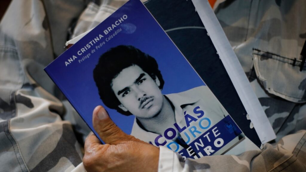 9 arrestados por hacer campaña opositora. Estrenan película de Maduro.