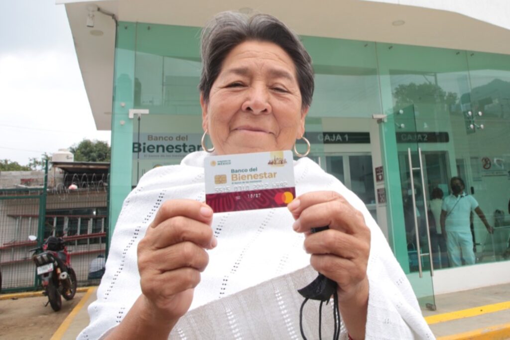 AMLO asegura que adultos mayores mexicanos en EE.UU. pueden cobrar la pensión del Gobierno
