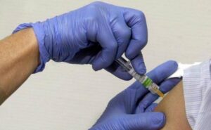 Academia Nacional de Medicina: Cobertura vacunal en niños ronda 50 %