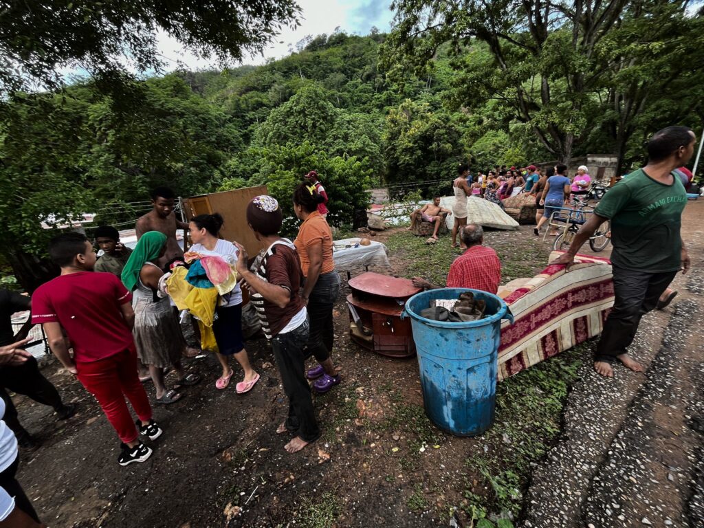 Al menos 200 empresas cerraron por las inundaciones en Sucre