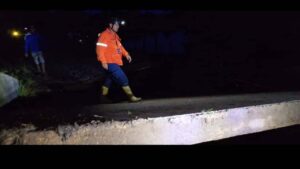 Al menos 400 familias afectadas por colapso del puente sobre el río Uribante