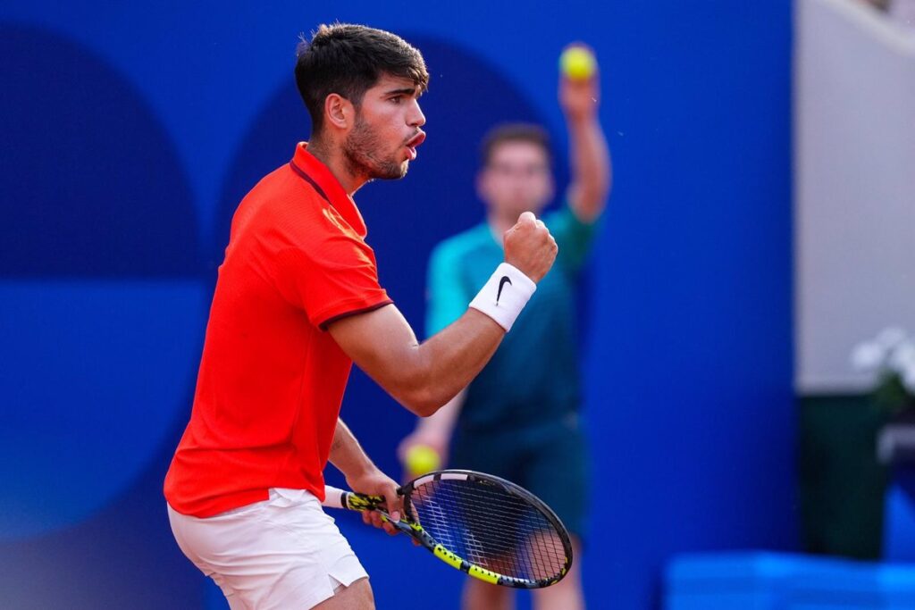 Alcaraz barre a Safiulin y llega a cuartos de final en Paris 2024