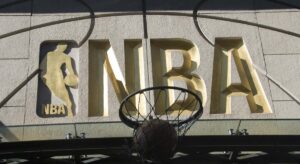 Amazon desbanca a Warner y logra los derechos de la NBA