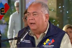 Amoroso: "Esperen el escrutinio a la hora que ya se tenga una tendencia irreversible"