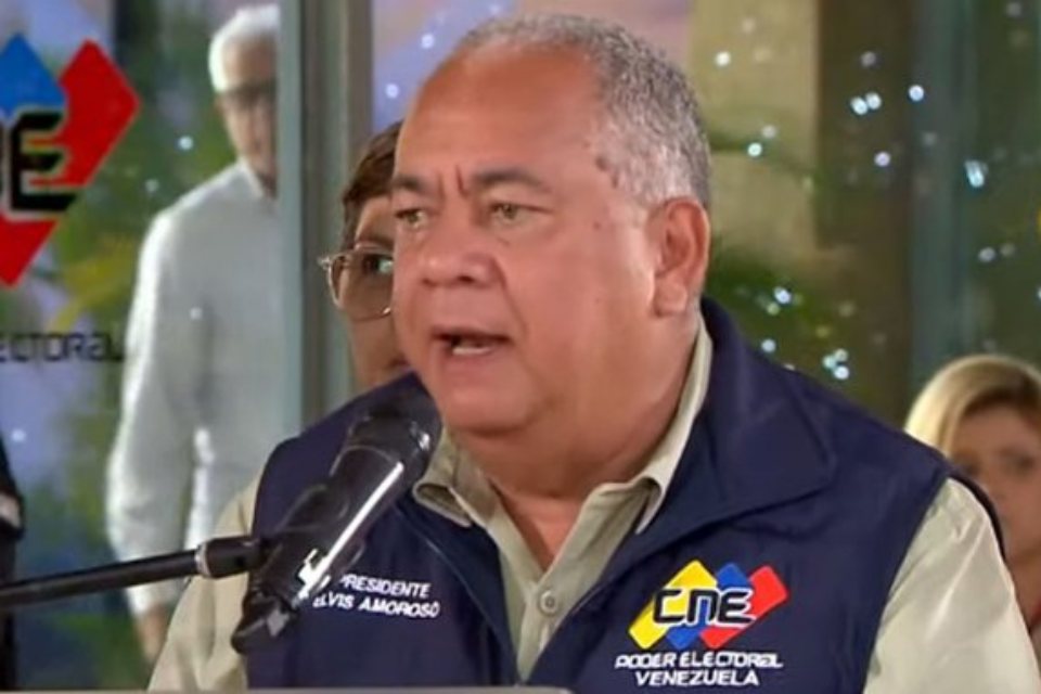 Amoroso: "Esperen el escrutinio a la hora que ya se tenga una tendencia irreversible"