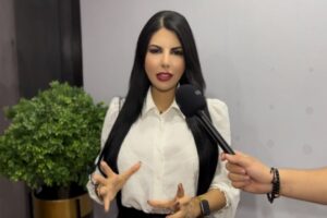 Analista “opositora” pide al régimen cárcel para María Corina por “faltarle el respeto” a policías que intentaron entorpecer movilización (+Video)
