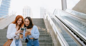 Anuncian acuerdo para que la empresa Milicom compre Movistar y Tigo en Colombia