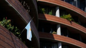 Argentina analiza situación de venezolanos asilados en su embajada tras ultimátum de Maduro