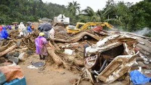 Ascienden a 151 los fallecidos por deslizamientos de tierra en Kerala, India
