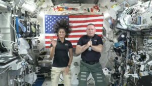 Astronautas confían en que cápsula de Boeing los traerá a Tierra, pese a problemas recientes