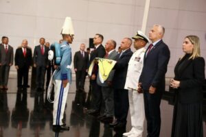 Autoridades conmemoran 241 años del nacimiento del Libertador Simón Bolívar