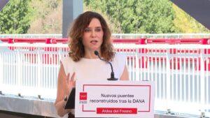 Ayuso cree que independentistas están en el momento perfecto para sacarle los ojos a Sánchez.mp4