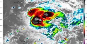 'Beryl' llega a Gran Caimán como huracán 3