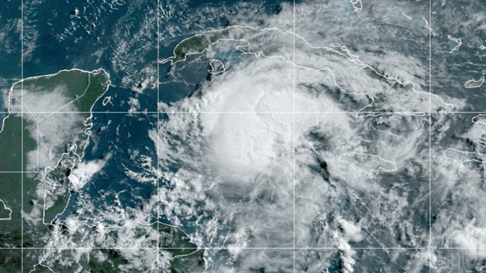 'Beryl' se debilita a huracán categoría 2