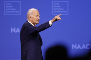 Biden anuncia que reanudará sus actos de campaña la semana próxima