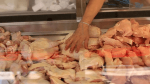 Brasil suspende exportaciones de carne aviar, ¿se abre una oportunidad para Uruguay?