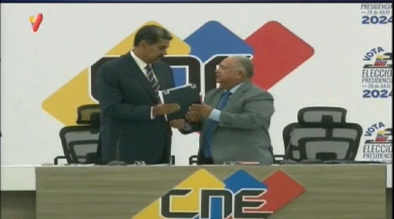CNE proclama como presidente a Nicolás Maduro
