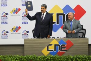 CNE se apresura a proclamar a Maduro y el gobernante denuncia intento de golpe de Estado