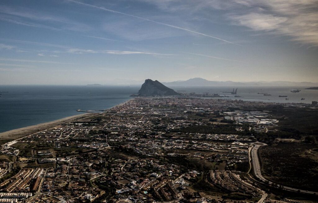 Vista aérea de Gibraltar desde La Línea de la Concepción.