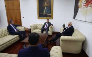 Canciller se reunió con expresidentes Fernández y Samper