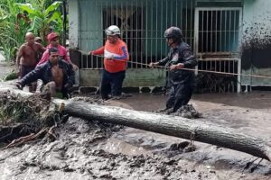 Candidatos y políticos se solidarizan con afectados por el huracán Beryl en Sucre