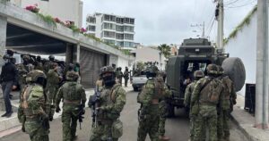 Capturaron en Ecuador al nexo local de la banda criminal colombiana Comandos de la Frontera que vivía en medio de lujos