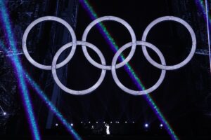 Celine Dion tuvo una presentación triunfal en la ceremonia inaugural de los Juegos Olímpicos