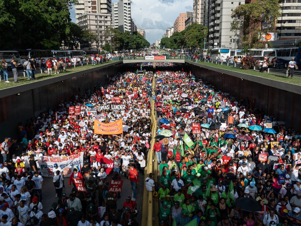 Cierran avenidas de Caracas por acto de campaña del chavismo
