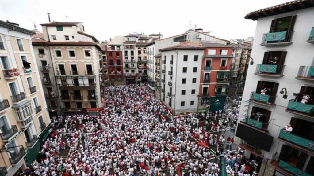 Ciudad española de Pamplona se convierte en capital mundial de la fiesta