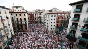 Ciudad española de Pamplona se convierte en capital mundial de la fiesta