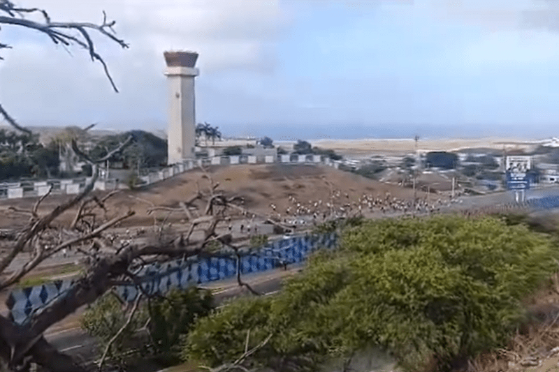 Ciudadanos protestaron cerca del aeropuerto de Maiquetía (+Videos)