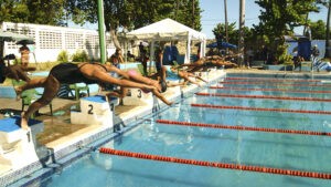 Club Los Tiburones se impusieron en estadal de natación regional