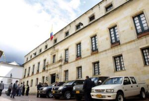 Colombia exhorta a Venezuela a "rechazar la violencia" y "preservar la paz" tras comicios