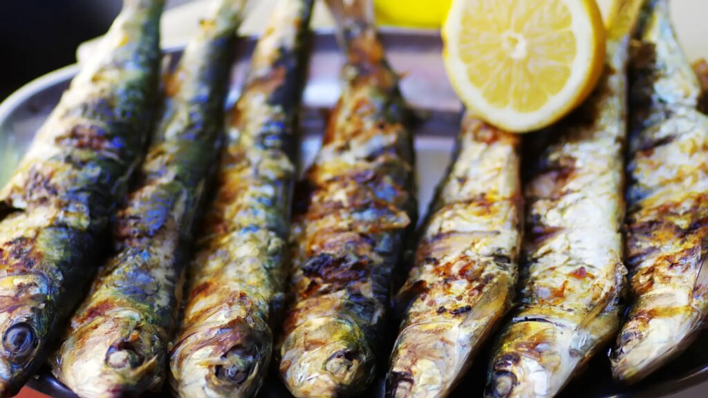 Cómo evitar que huela toda la casa a pescado cuando lo cocinamos