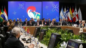 Con la ausencia de Javier Milei comenzó la cumbre del Mercosur en Paraguay