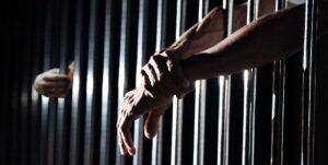 Condenan a sexagenario a 22 años de prisión por abusar sexualmente de su hija