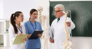 Cuánto vale un semestre de medicina en la Javeriana vs. cuánto cuesta en Los Andes