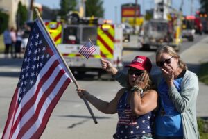 Dos votantes de Donald Trump en Buffalo, Pensilvania. 19 de julio de 2024.