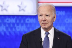Demócratas discuten "seriamente" el futuro de Biden, revela legislador