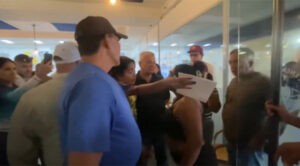 Denuncian situación irregular en restaurante de La Encrucijada donde se encontraban Edmundo González y Edmundo González